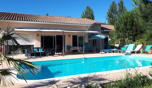 PROMO VILLA, 4-12pers, panoramic view, private swimming pool, quiet