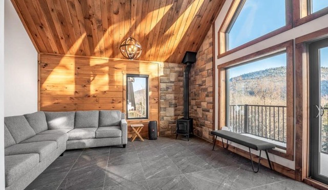 Promontoire-29 Mountain chalet with a hot tub