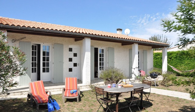 Promotion: House 6 pers, enclosed land 600m2, 400m beach, sea and shops