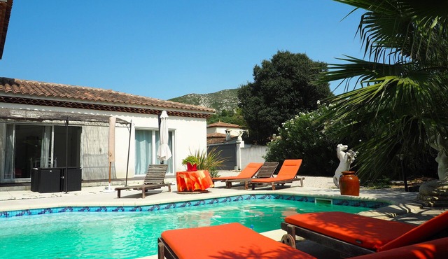 Promotion! Villa of 50m2 at the foot of Ste Baume with private pool