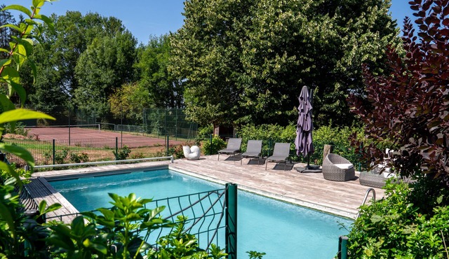 Property 1km from Honfleur with heated swimming pool, tennis court for amateurs, jacuzzi