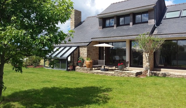 PROPERTY 100 M FROM THE BEACH