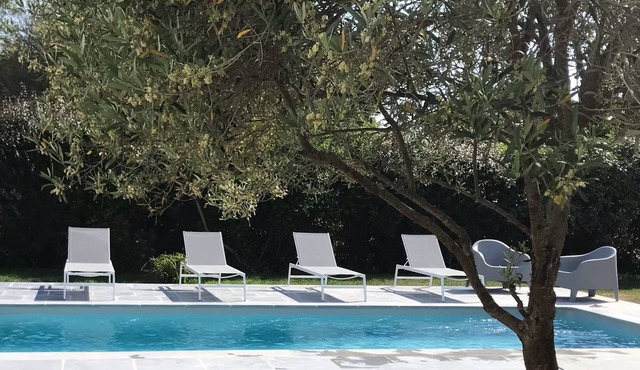 Property in Oléron/Swimming pool, 500 m beach, forest, cycle paths, 16 beds