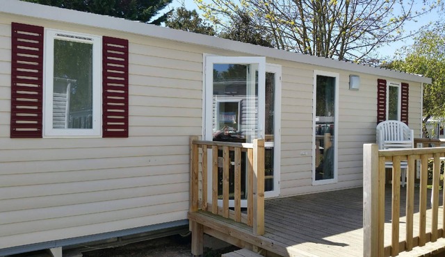 Property In A Holiday Village "Mobil-Home 3 Chambres 8p F110" with Private Terraces