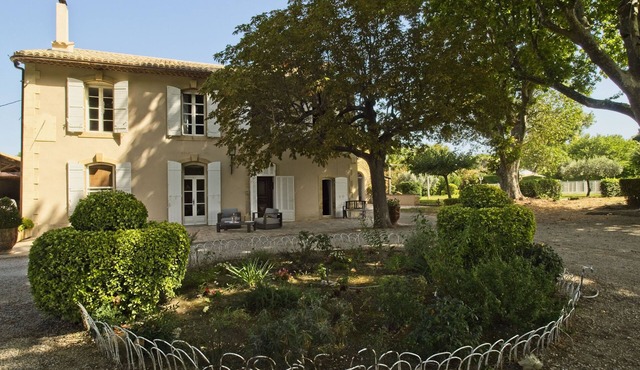 Property in Terre de Provence with main villa from XIXe Siècle