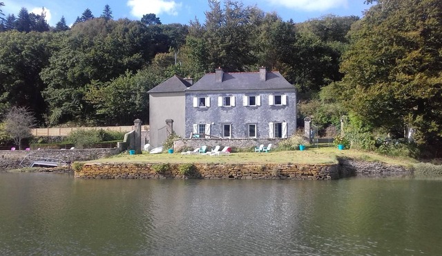 Property Wifi Kayaks Stand up "feet in the water" in Landerneau dogs ok