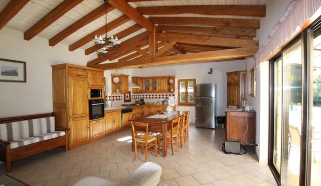 Property with 2 houses (10 and 4 people) and 2 heated swimming pools