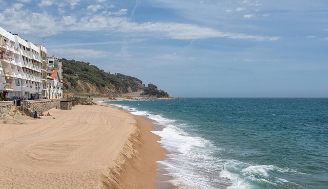 Property with classic style 200m beach and parking