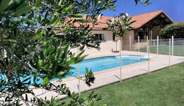 PROPERTY WITH CHARACTER- JACUZZI SWIMMING POOL - Between ocean & inland