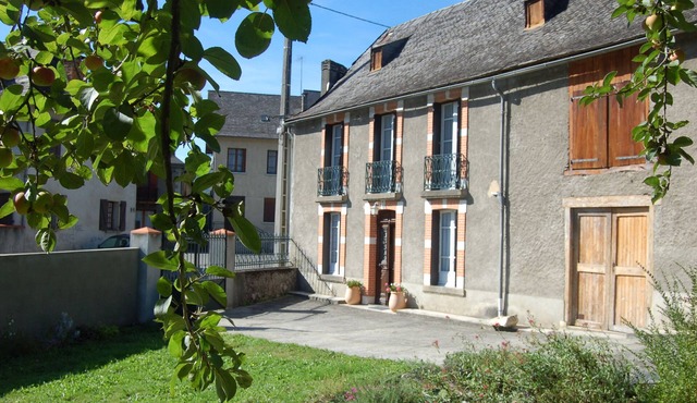 Property with enclosure and view of the surrounding reliefs