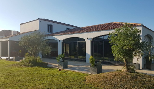 Property with indoor pool of 270m2