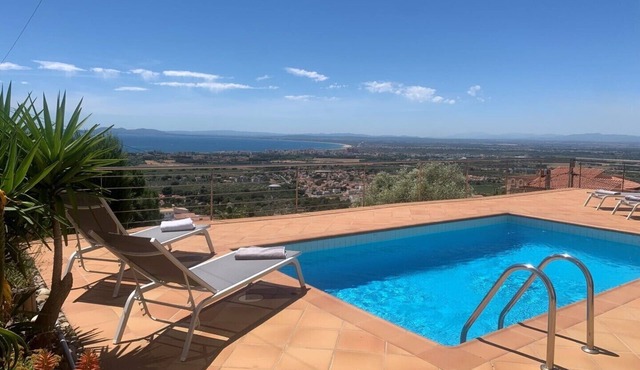 Property with modern equipment, sea views,air conditioning, fibre optic internet