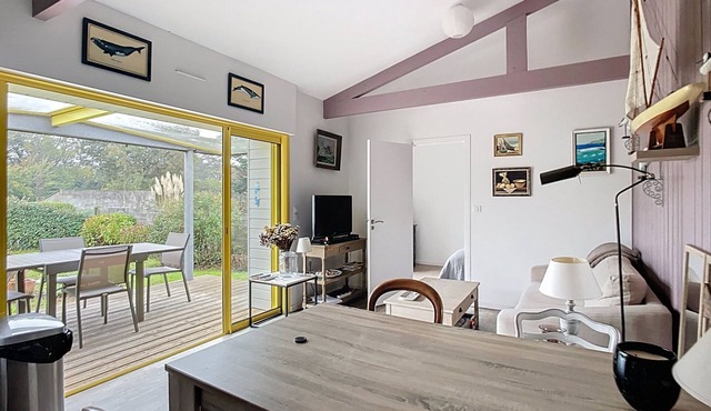 Property with two dwellings close to the sea