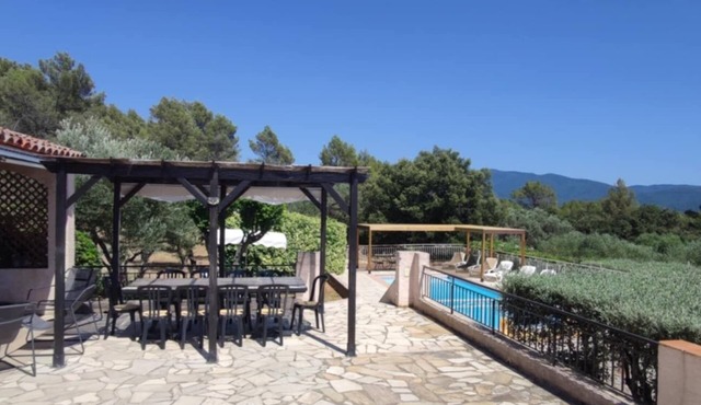 Propriété 10/12 Personnes Avec Piscine au Calme