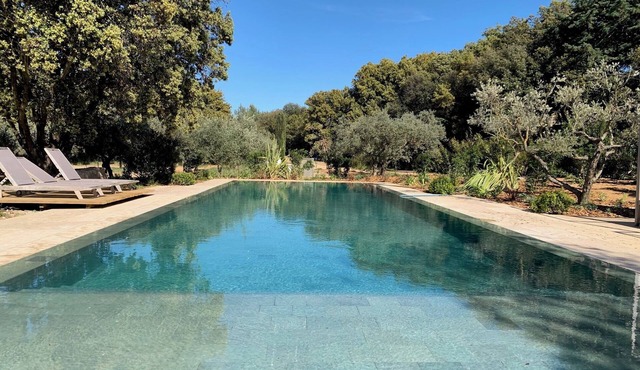 Propriété 5 *Eygalieres au pieds des Alpilles, piscine et jacuzzi chauffés