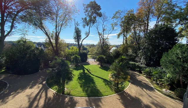 Propriété au Milieu dun Parc d 1,5h Classé, 11 Chambres, 8 SDB Superbe Déco