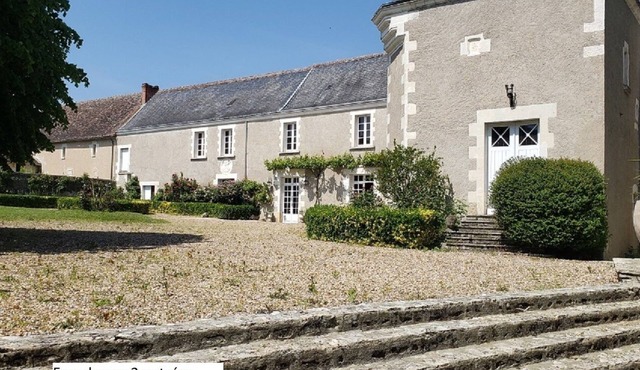 Propriété Avec Piscine, Proche des Châteaux de la Loire et du de Futuroscope