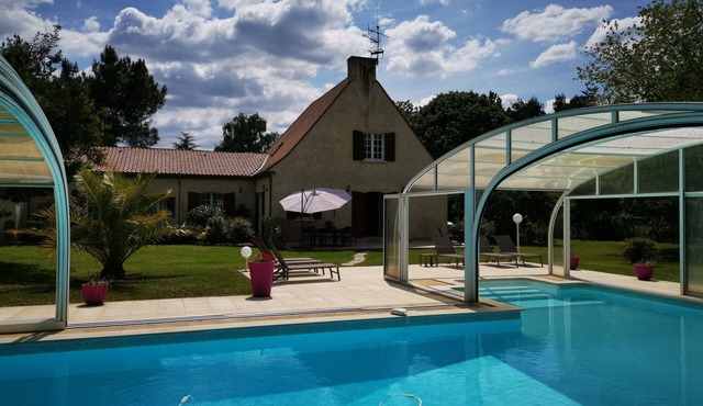 Propriété Avec Piscine et Tennis en Bord de Dordogne, à 2mn du Centre Ville