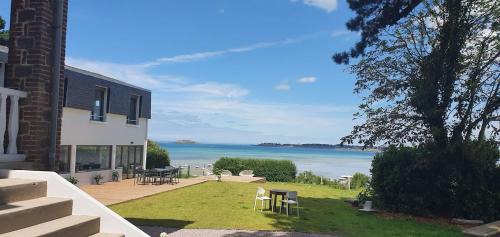 Propriété d'exception de 400m2 - vue mer panoramique - 15 personnes