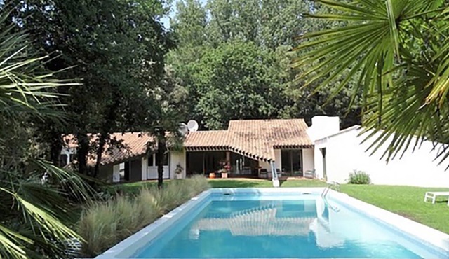 Propriété D'architecte de Caractère en Forêt Avec Piscine
