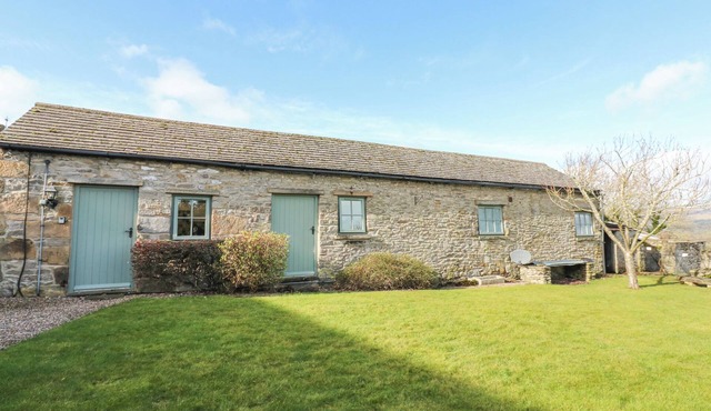 PROSPECT BARN, pet friendly, character holiday cottage in West Witton