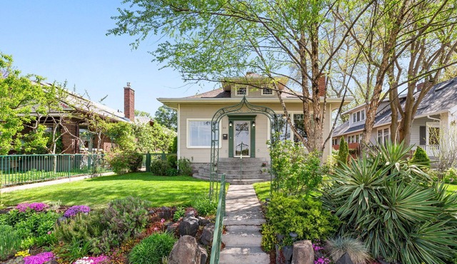 Prospect Delight - River Views, Historic Home, Walk To Town!