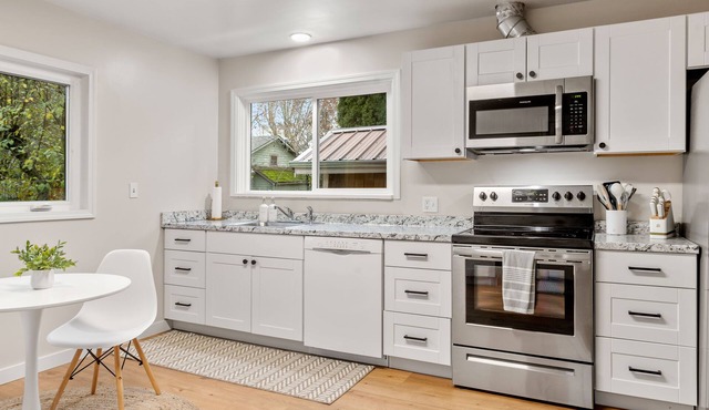 Prospect Hacienda - River views and steps away from LCSC