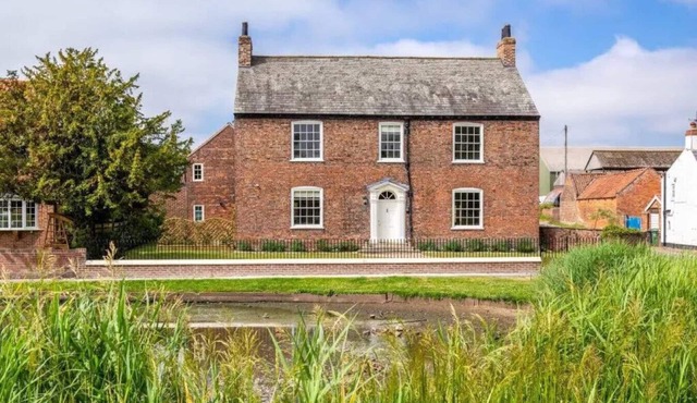 Prospect House sleeps 14, dog friendly