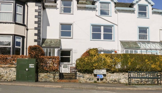 PROSPECT LODGE, pet friendly, with a garden in Portinscale