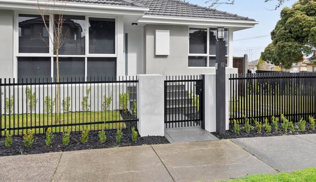 Proton Villa Clayton 92