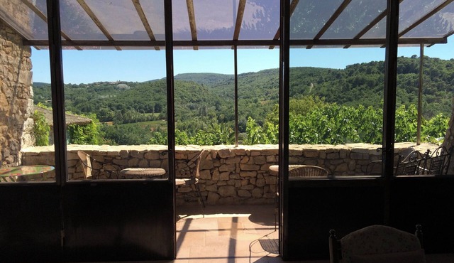 Provencal farmhouse for large family/friends, 7 bedrooms, garden, swimming pool