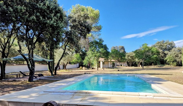 Provençal Farmhouse with Swimming Pool and Its 1-Hectare Plot of Land