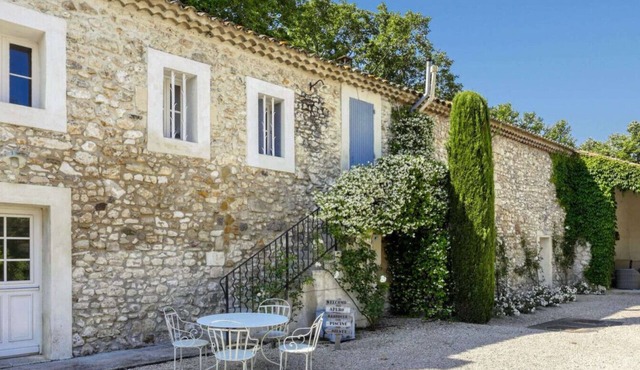 Proveçal Villa with private pool and tennis court