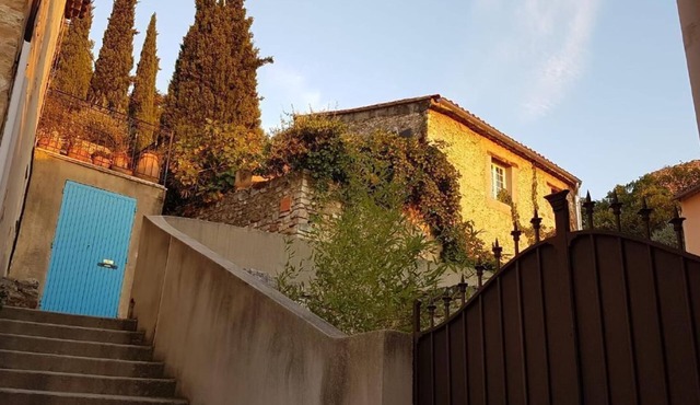 Provençal natural stone cottage in Gigondas