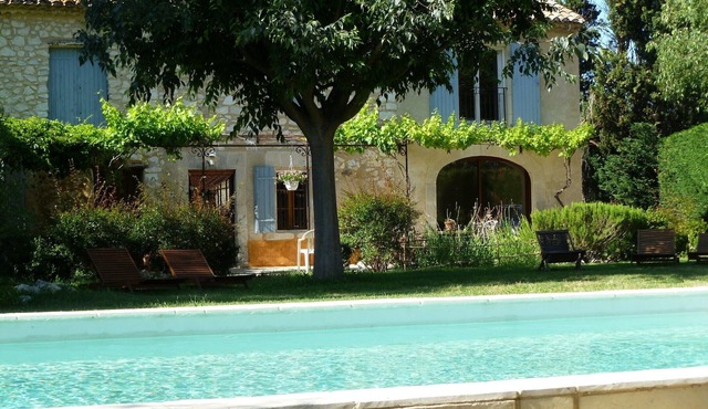 Provençal farmhouse on a 20.000 sqm land, Mollégès, Provence. 5x10 m pool.