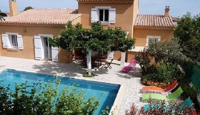 Provençal House With Pool Vaucluse, with Good Services