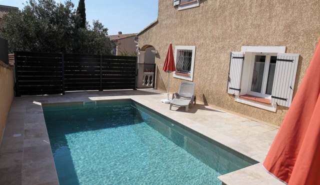 Provençal House with swimming pool, 4 bedrooms, garden, air-conditioning, 9 pers