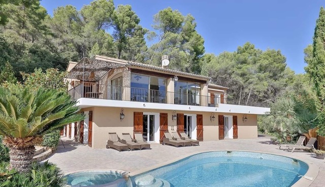 Provençal Residence - Swimming Pool & Pool House