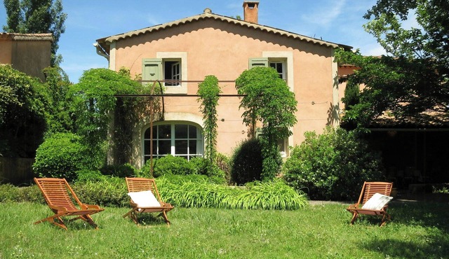 Provençal villa with Luberon views