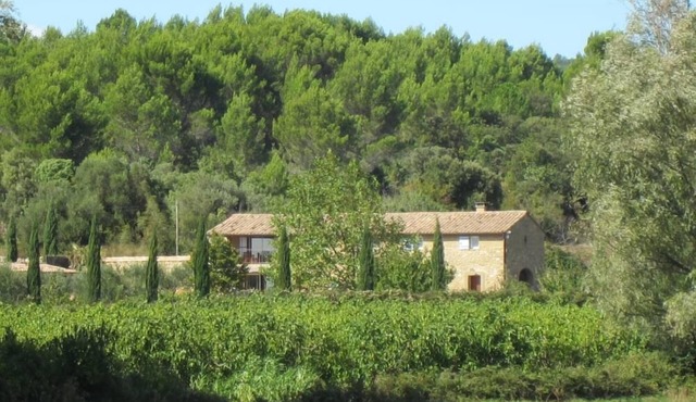 provencal farmhouse in nature and vineyards with a garden of 5000m