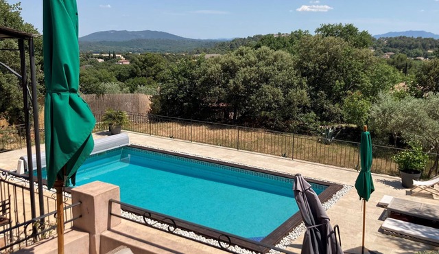 Provencal villa with view and pool