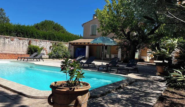 Provencal villa with pool and large garden