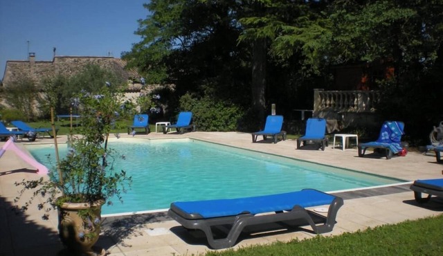 Provençal Ardèche, old stables renovated in a closed park with swimming pool
