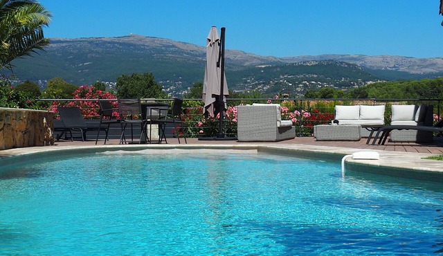 Provencal bastide with heated pool and air conditioning in Plascassier