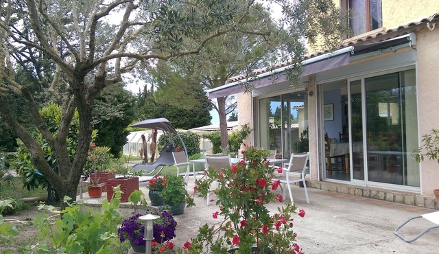 Provencal cedar 3000 m² property with pull-out pool