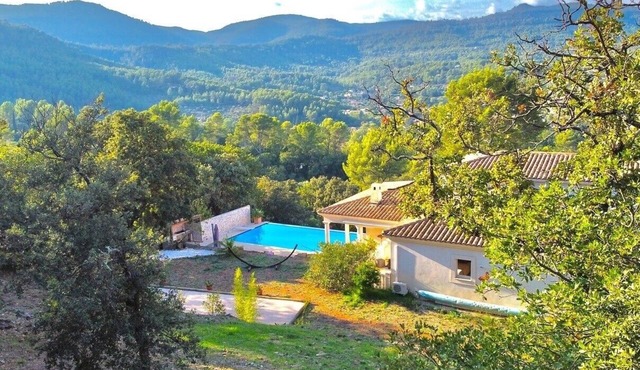 Provencal country house in absolute calm, close to Var beaches