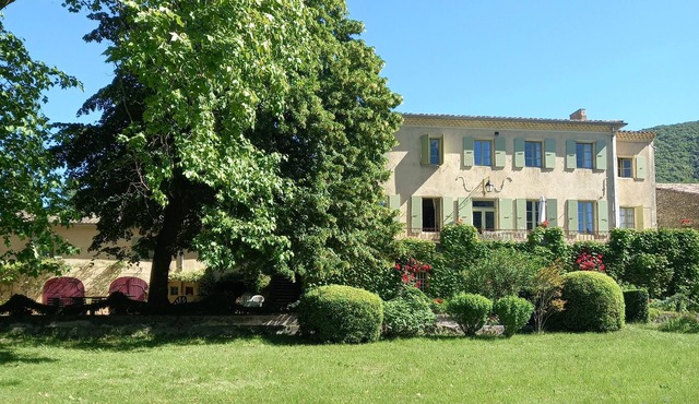 Provencal country house for rent at the foot of a listed village. Sleeps 13