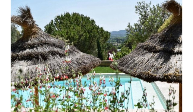 PROVENCAL COUNTRY HOUSE IN PERTUIS-LOURMAR