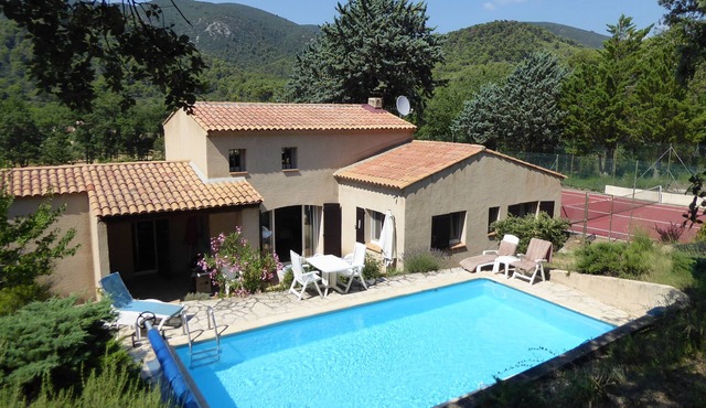 Provençal Country Villa with Pool and Tennis Court 10% Reduction July August