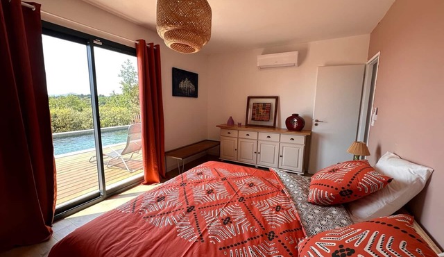 Provencal escape at the foot of the Ventoux: luxury bedding, magical sunsets